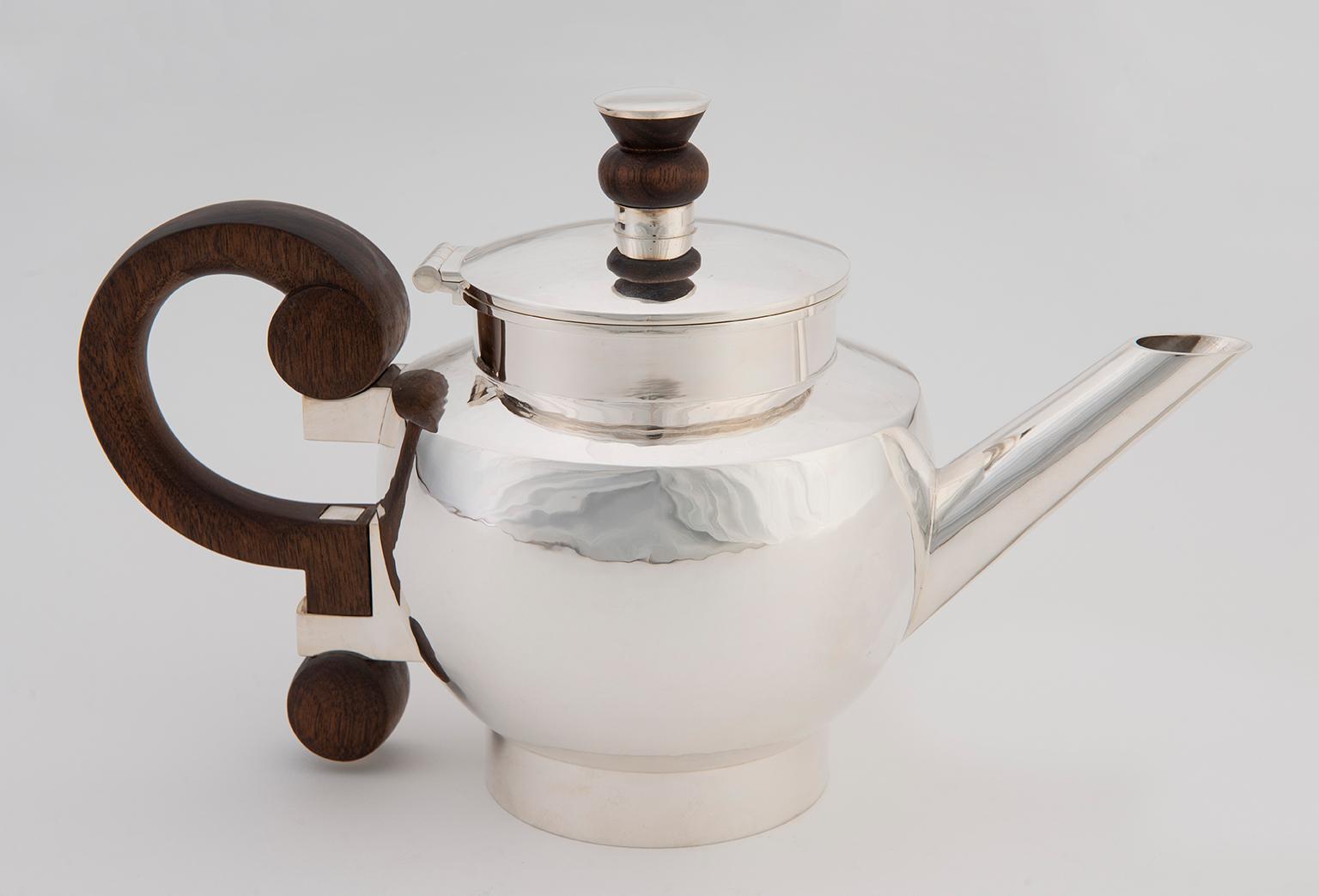 Graham Stewart, Big Question Teapot, 2018, Aberdeen Art Gallery, Art Funded 2021,
