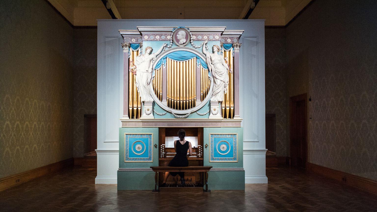 Ragnar Kjartansson, The Sky In A Room, 2018
