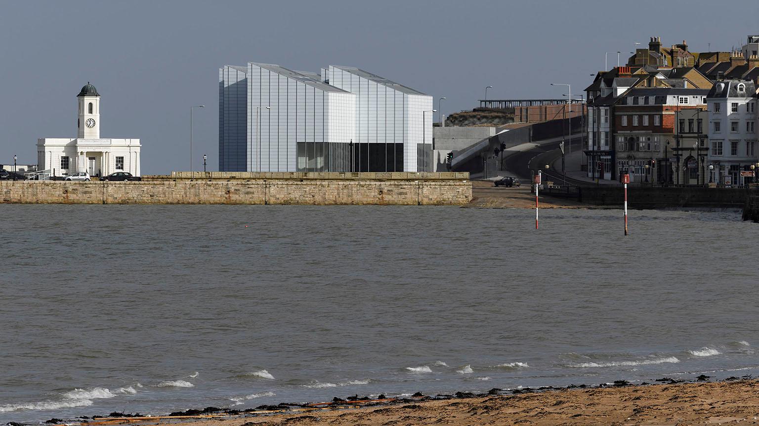 Turner Contemporary, by the sea in Margate